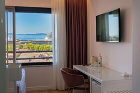Luxe Boutique Hotel