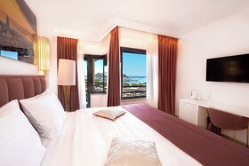 Luxe Boutique Hotel