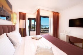 Luxe Boutique Hotel