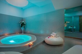 Luxe Boutique Hotel