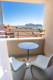 Luxe Boutique Hotel