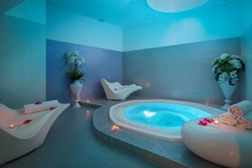 Luxe Boutique Hotel