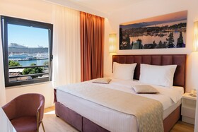 Luxe Boutique Hotel