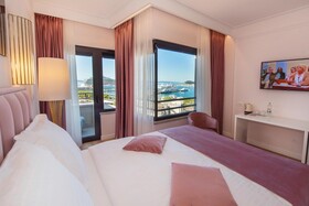 Luxe Boutique Hotel
