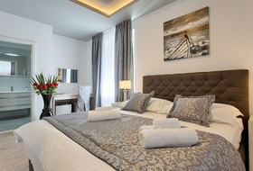 Luxury Rooms Floramye