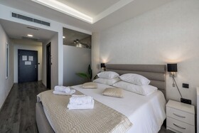 Luxury Rooms Seven
