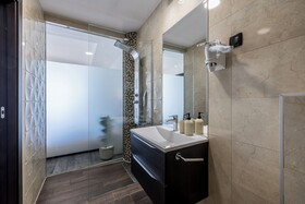 Luxury Rooms Seven