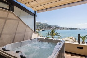 Luxury Rooms Seven