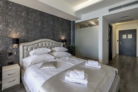 Luxury Rooms Seven