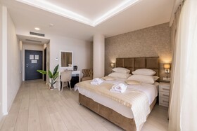 Luxury Rooms Seven