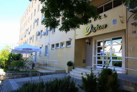 Omladinski Hostel