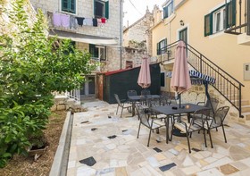 Peruzovic Rooms & Apartments
