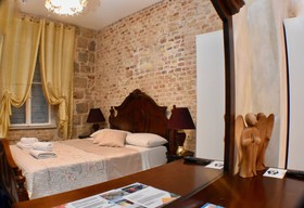 Pietra Rossa Luxury Rooms