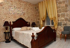 Pietra Rossa Luxury Rooms