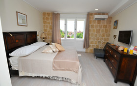 Palace Queen Mary Luxury Rooms