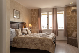 Palace Queen Mary Luxury Rooms