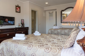 Palace Queen Mary Luxury Rooms