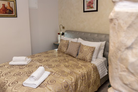 Palace Queen Mary Luxury Rooms