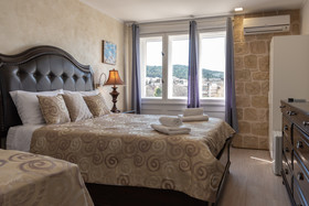 Palace Queen Mary Luxury Rooms