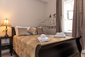 Palace Queen Mary Luxury Rooms