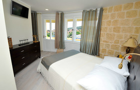 Palace Queen Mary Luxury Rooms