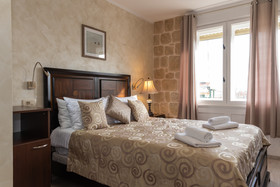Palace Queen Mary Luxury Rooms