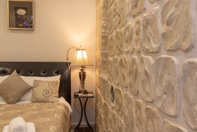 Palace Queen Mary Luxury Rooms