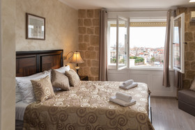 Palace Queen Mary Luxury Rooms