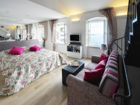 Riva Luxury Suites