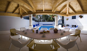 Royal Residence Chica Cure