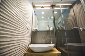 Sir George Luxury Suites