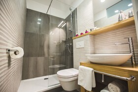 Sir George Luxury Suites