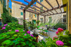 Veig Palace Apartments