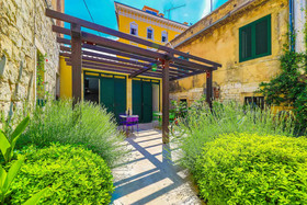 Veig Palace Apartments