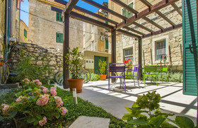 Veig Palace Apartments