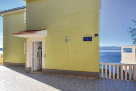 Emilie's House And Apartment