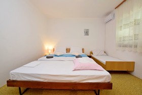 Apartment and Rooms Mila