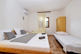 Apartment and Rooms Mila