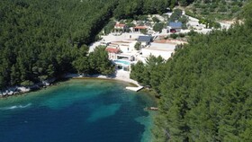 Beachfront Villa Brulupes in Secluded Bay