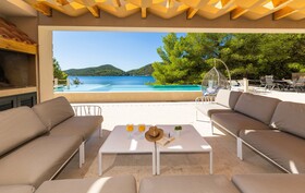 Beachfront Villa Brulupes in Secluded Bay