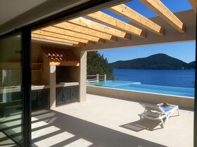 Beachfront Villa Brulupes in Secluded Bay