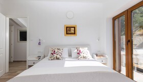Beachfront Villa Brulupes in Secluded Bay