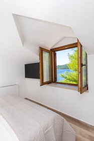Beachfront Villa Brulupes in Secluded Bay