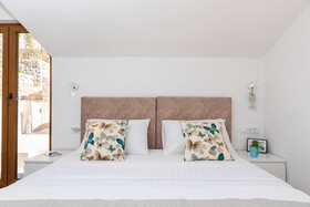 Beachfront Villa Brulupes in Secluded Bay
