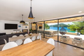 Beachfront Villa Brulupes in Secluded Bay