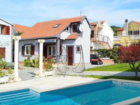 Holiday House Tina