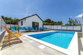 Apartment and Rooms Villa Niko