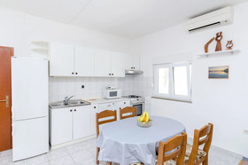 Apartments And Rooms Iva