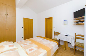 Apartments And Rooms Iva