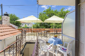 Apartments And Rooms Iva